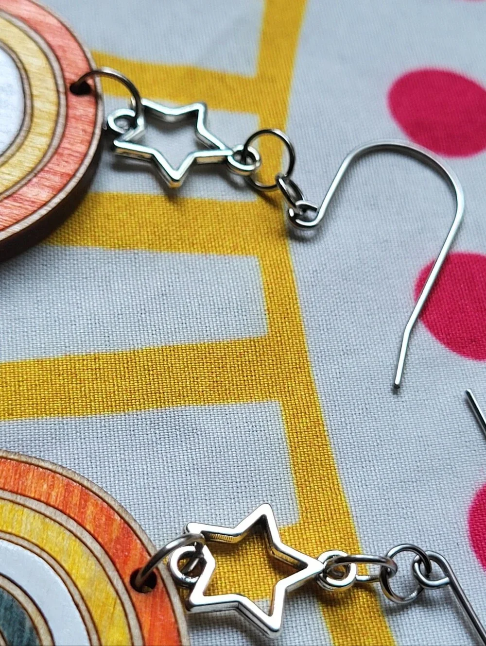 🌈⭐️ Retro Rainbow Star Earrings
